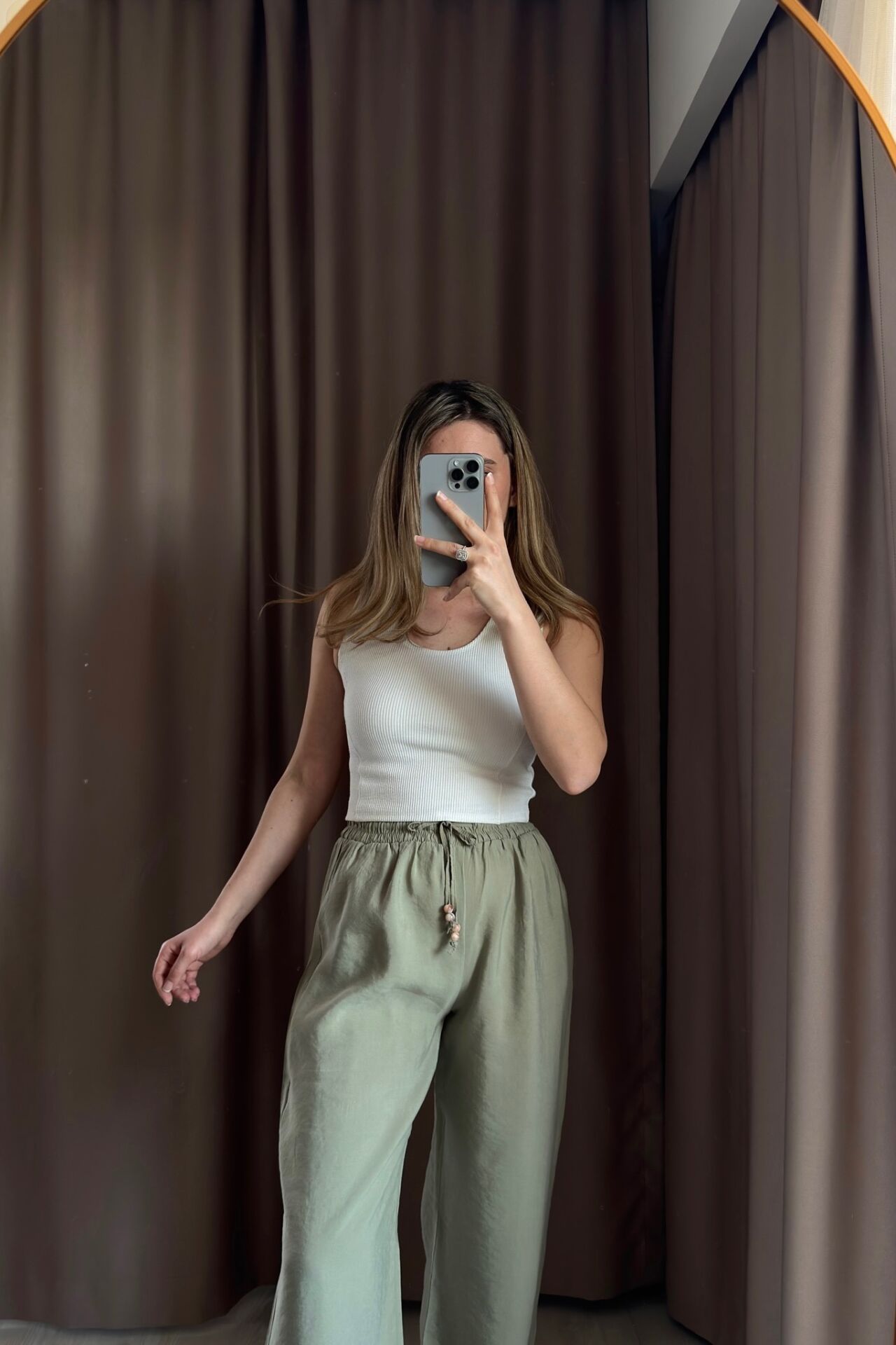 Beli Lastikli Boncuk Detaylı  Pantolon Naturel