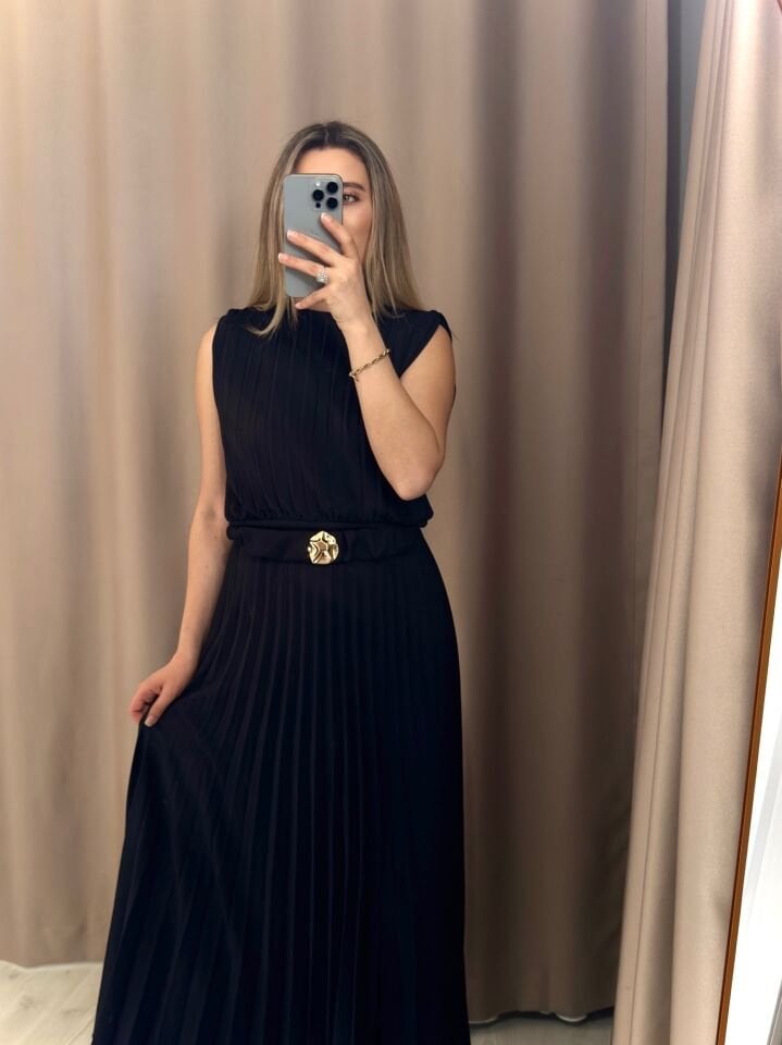 Pliseli tokalı Elbise